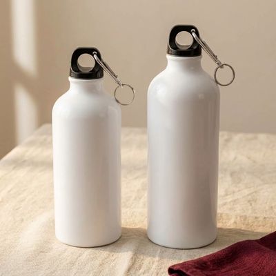 Dos pachones de aluminio blancos con mosquetón